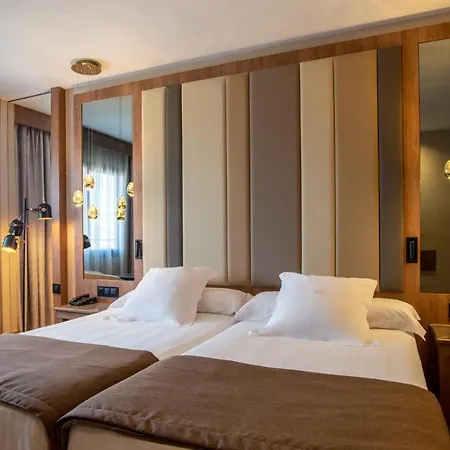 Ξενοδοχείο Center 4*