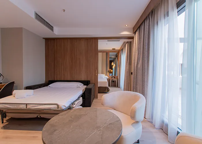 Hotel Center