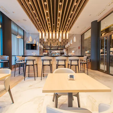 Hotel Center 4*